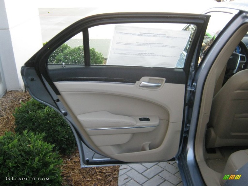 2012 300 Limited - Crystal Blue Pearl / Black/Light Frost Beige photo #12