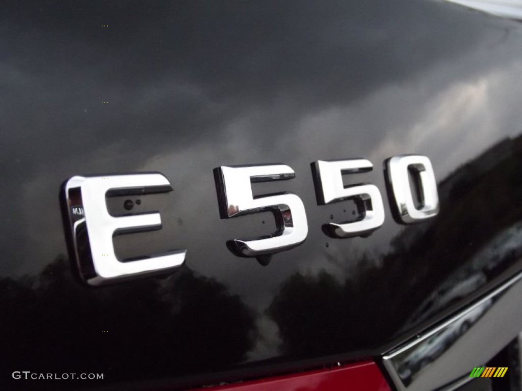 2011 Mercedes-Benz E 550 Sedan Marks and Logos Photos