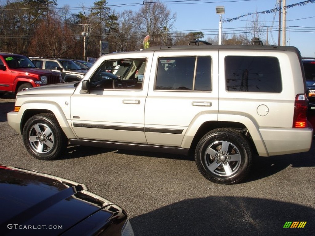 2008 Commander Rocky Mountain Edition 4x4 - Light Graystone Pearl / Dark Khaki/Light Graystone photo #9