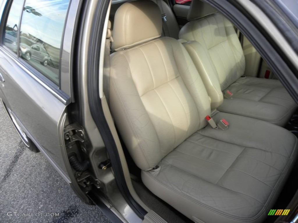 2004 Grand Marquis LS - Arizona Beige Metallic / Medium Parchment photo #9