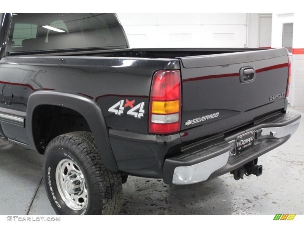 2002 Silverado 2500 LS Crew Cab 4x4 - Onyx Black / Medium Gray photo #18