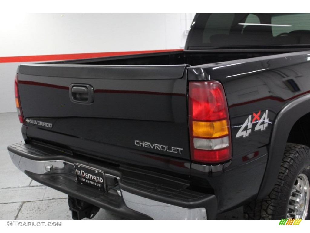 2002 Silverado 2500 LS Crew Cab 4x4 - Onyx Black / Medium Gray photo #24