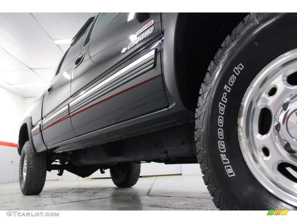 2002 Silverado 2500 LS Crew Cab 4x4 - Onyx Black / Medium Gray photo #32