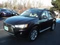 Labrador Black Pearl 2011 Mitsubishi Outlander SE