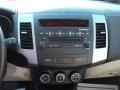 2011 Labrador Black Pearl Mitsubishi Outlander SE  photo #19