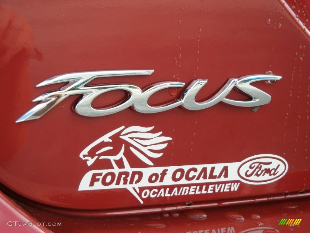 2012 Focus SE 5-Door - Red Candy Metallic / Charcoal Black photo #4
