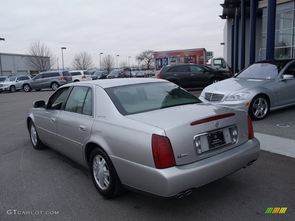 2004 DeVille Sedan - Light Platinum / Cashmere photo #4