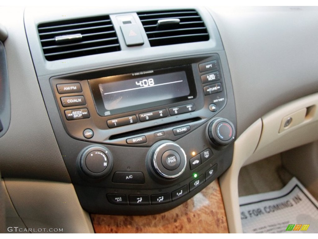 2005 Honda Accord EX Sedan Audio System Photo #58507811
