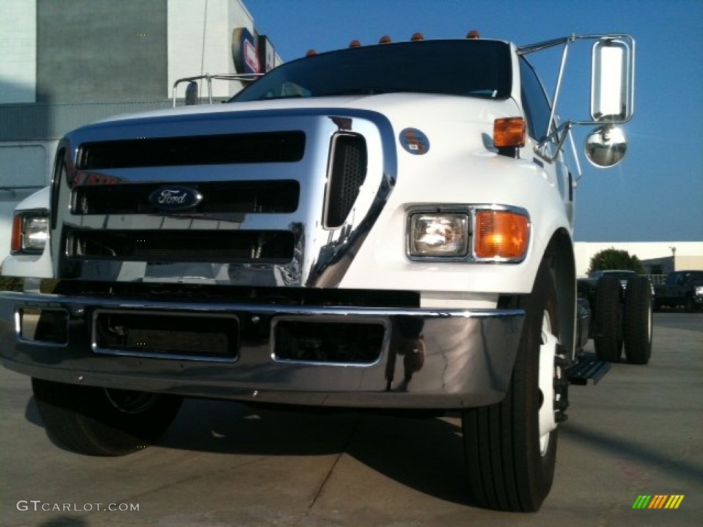 2011 F650 Super Duty Regular Cab Chassis - Oxford White / Steel Grey photo #1