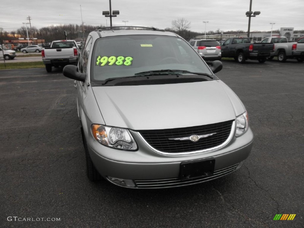 2003 Town & Country LXi - Satin Jade Pearl / Gray photo #2