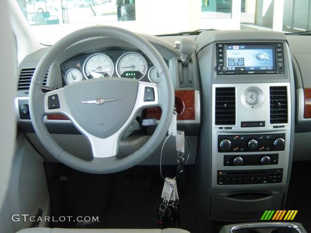 2008 Town & Country Touring Signature Series - Stone White / Medium Slate Gray/Light Shale photo #14