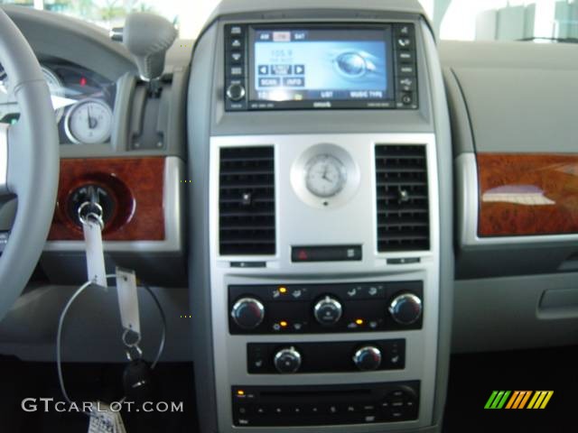 2008 Town & Country Touring Signature Series - Stone White / Medium Slate Gray/Light Shale photo #15