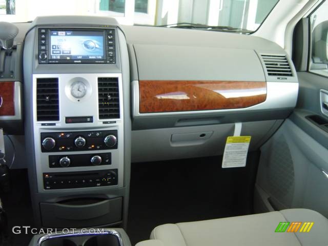 2008 Town & Country Touring Signature Series - Stone White / Medium Slate Gray/Light Shale photo #16