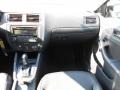 Black - Jetta SE Sedan Photo No. 14