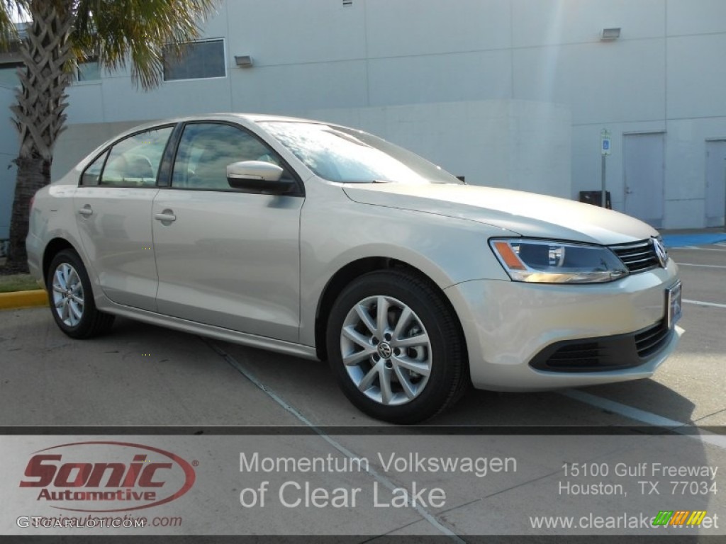 White Gold Metallic Volkswagen Jetta