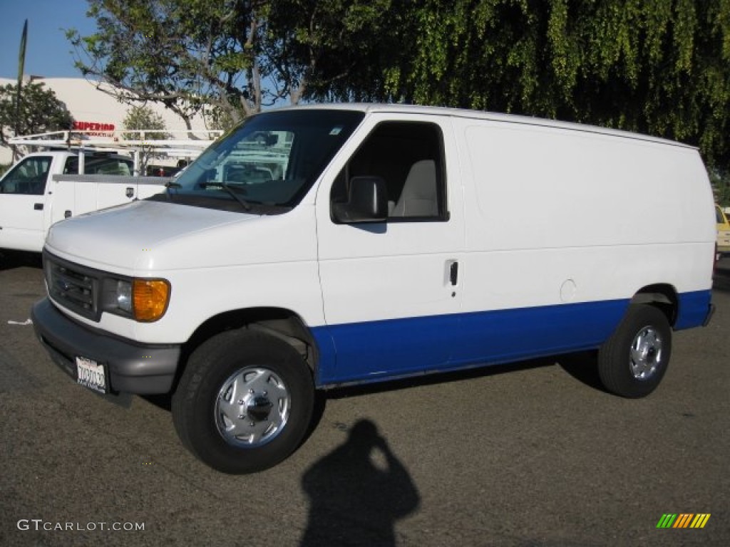 2005 E Series Van E250 Cargo - Oxford White / Medium Flint photo #3