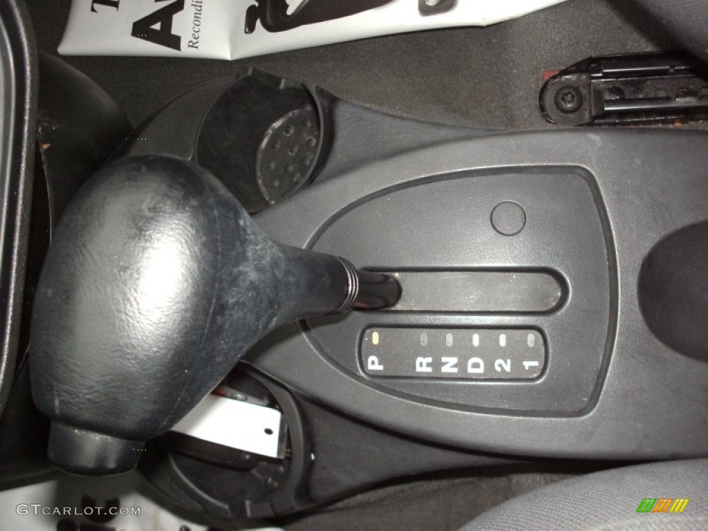 2006 Focus ZX4 SE Sedan - Infra-Red / Dark Flint/Light Flint photo #4