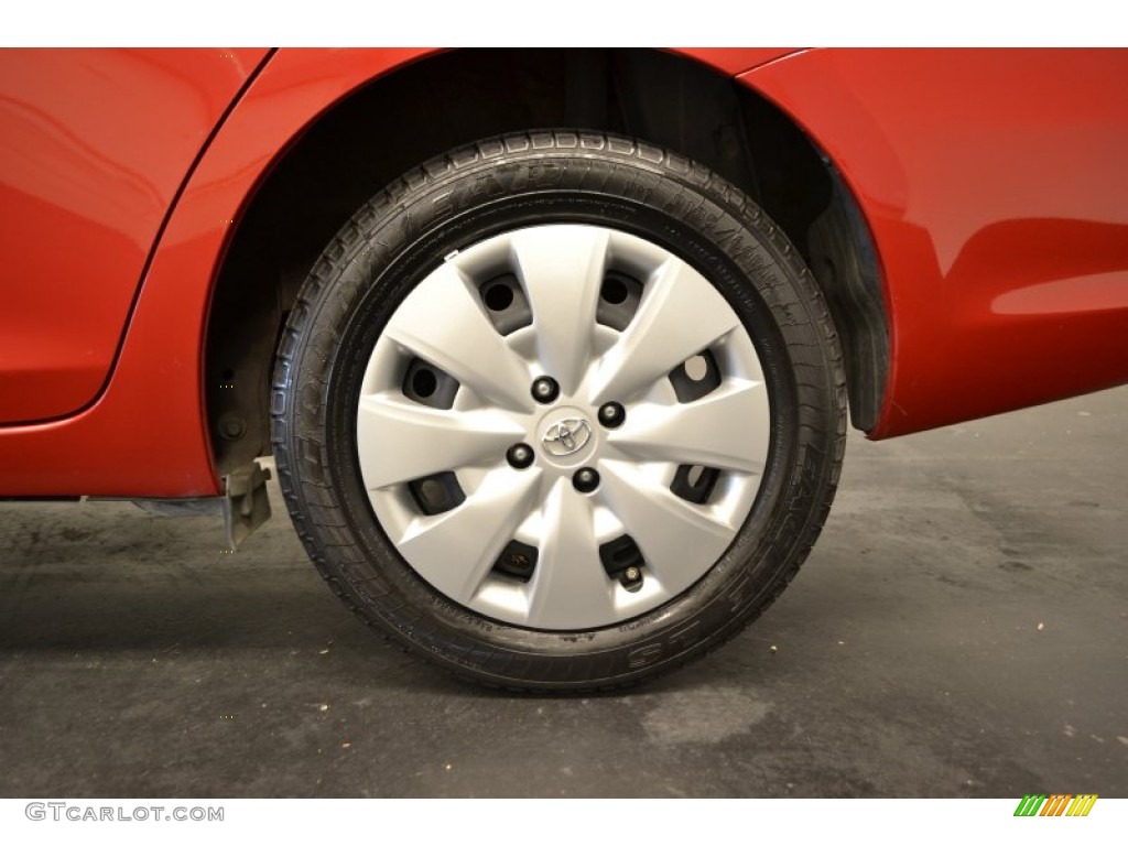 2010 Yaris Sedan - Absolutely Red / Dark Charcoal photo #5