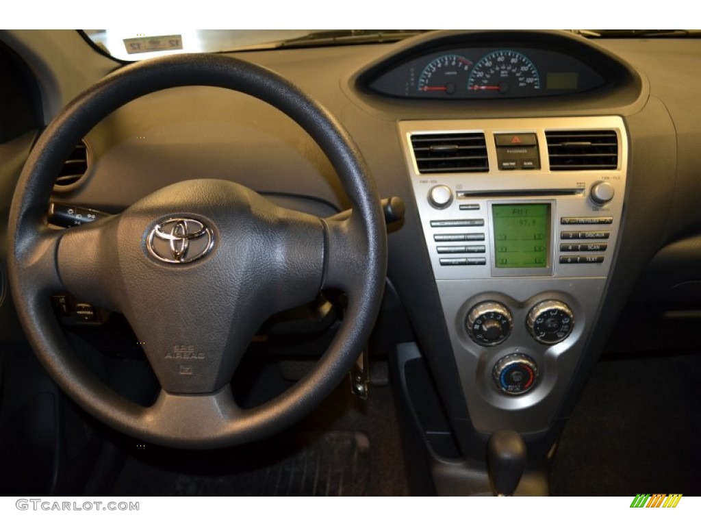 2010 Yaris Sedan - Absolutely Red / Dark Charcoal photo #9