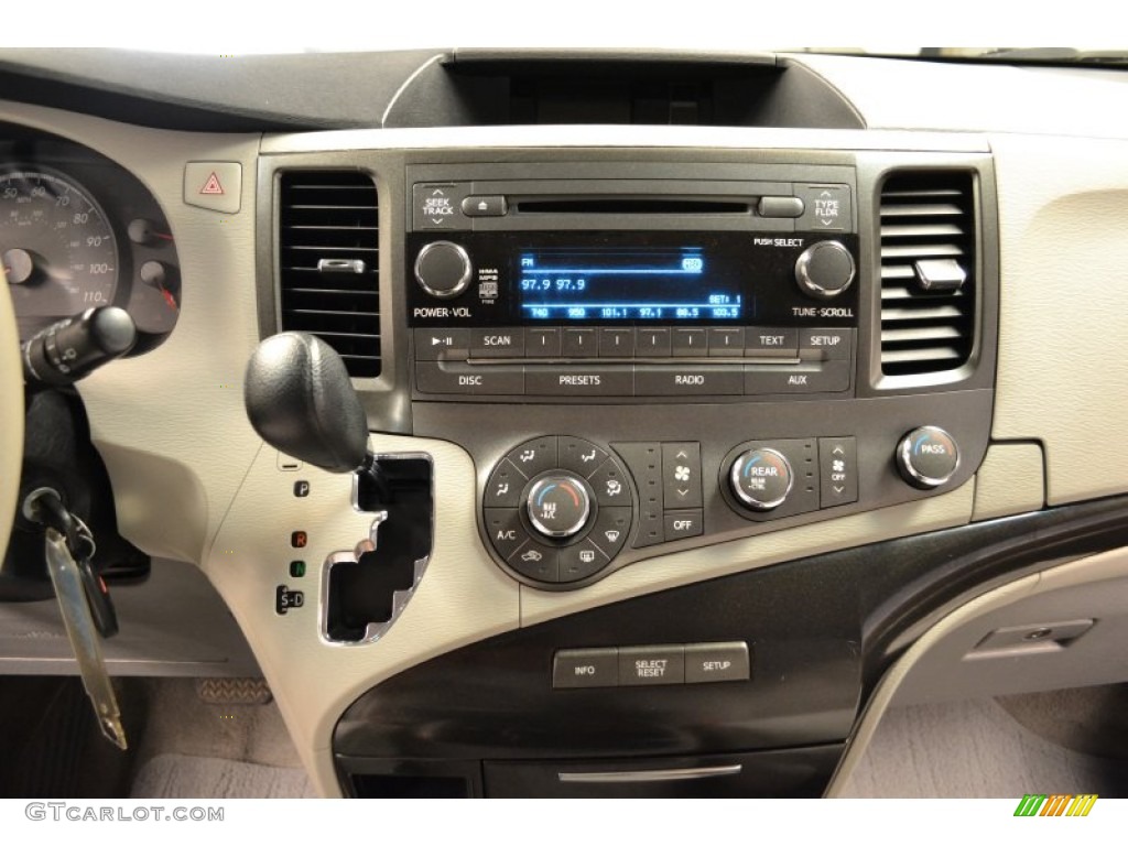 2011 Toyota Sienna LE Controls Photo #58526564
