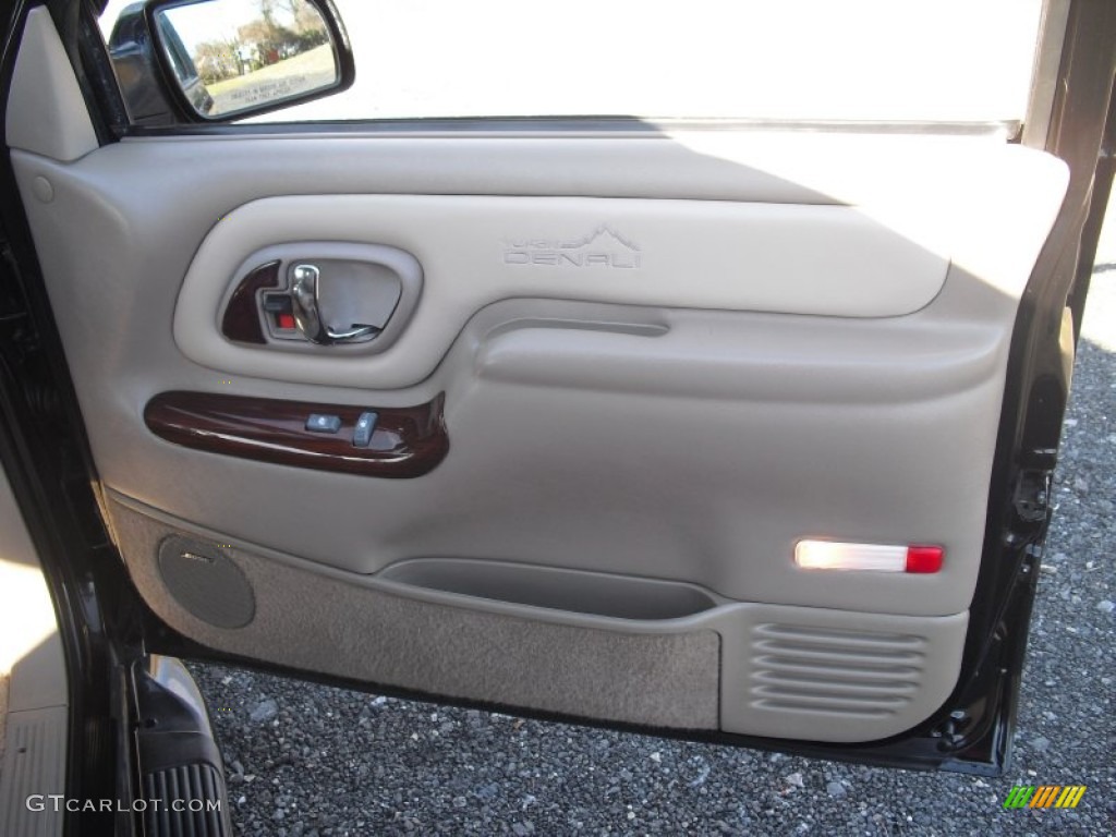 2000 Yukon Denali 4x4 - Black Onyx / Stone Gray photo #16