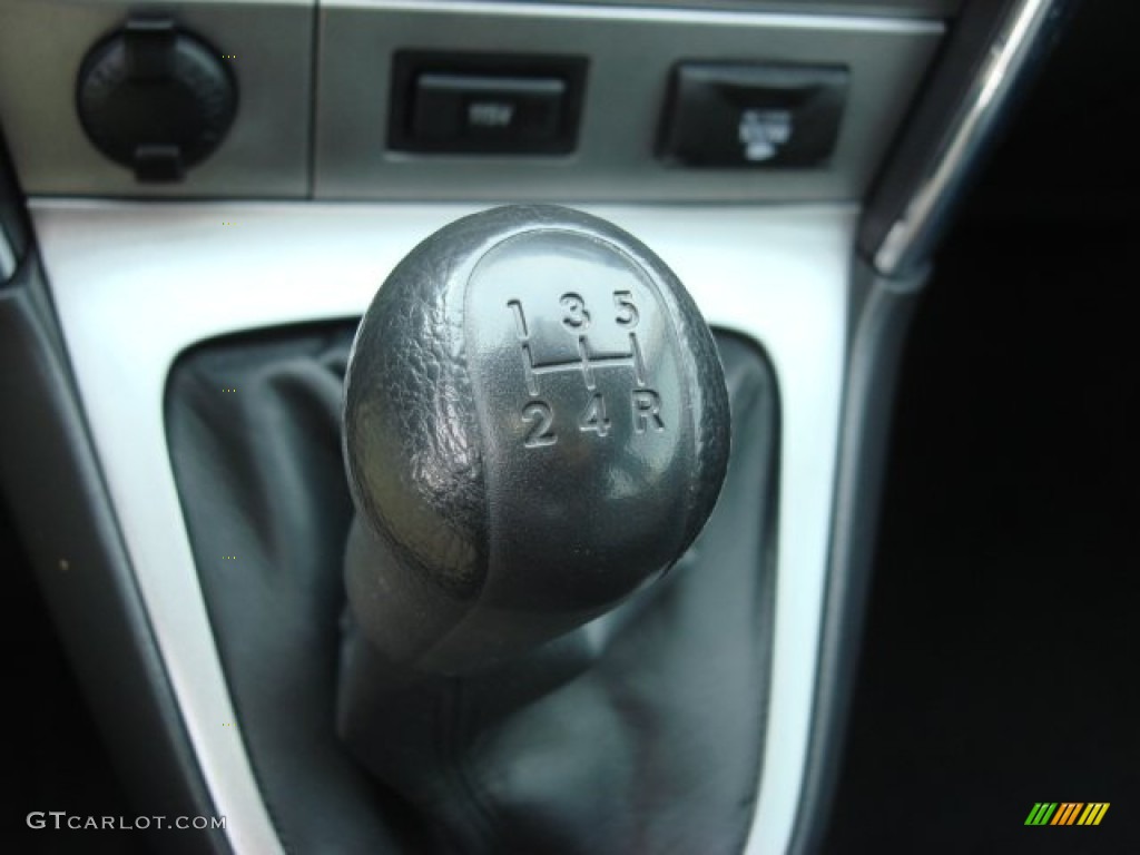 2006 Toyota Matrix XR Transmission Photos