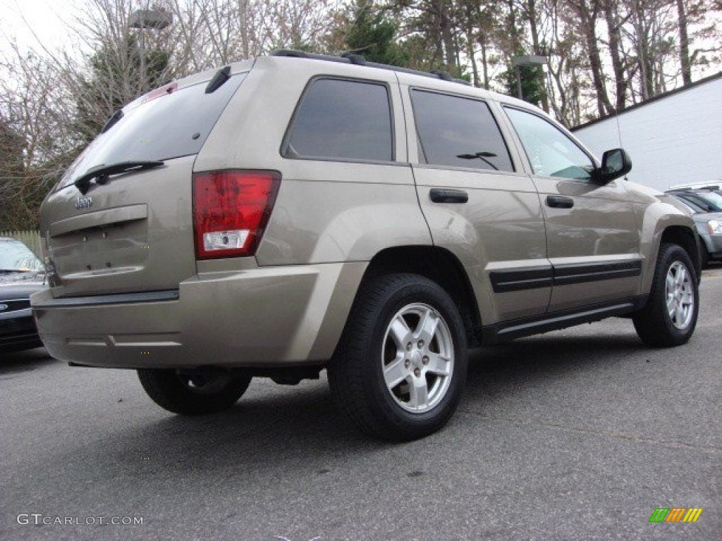 2006 Grand Cherokee Laredo 4x4 - Light Khaki Metallic / Khaki photo #3