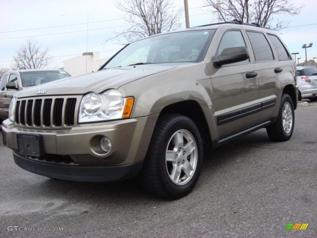 2006 Grand Cherokee Laredo 4x4 - Light Khaki Metallic / Khaki photo #6