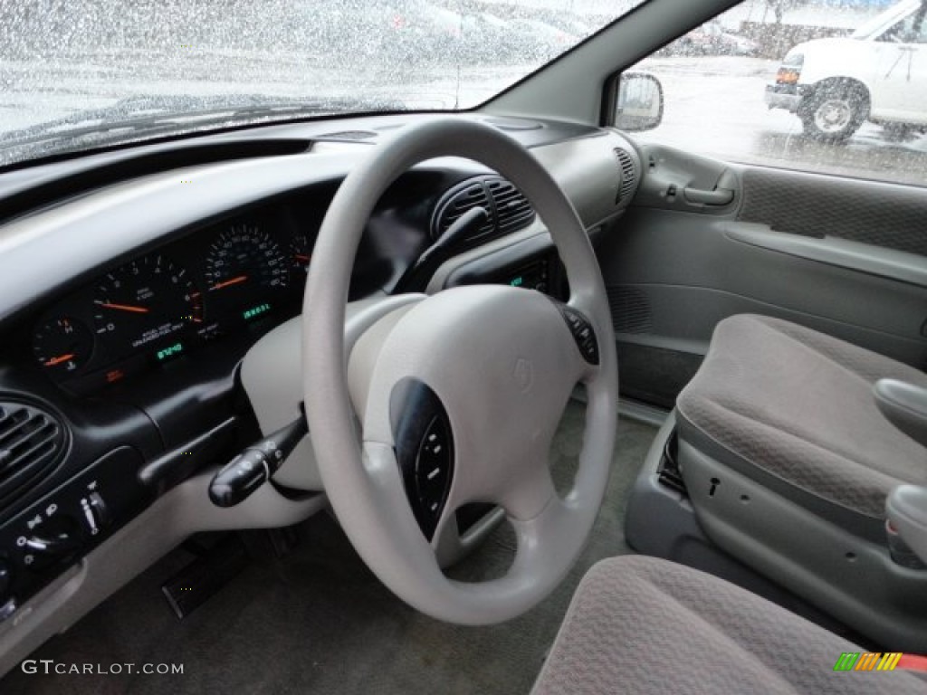 1999 Grand Caravan SE - Light Cypress Green Pearl / Mist Gray photo #15