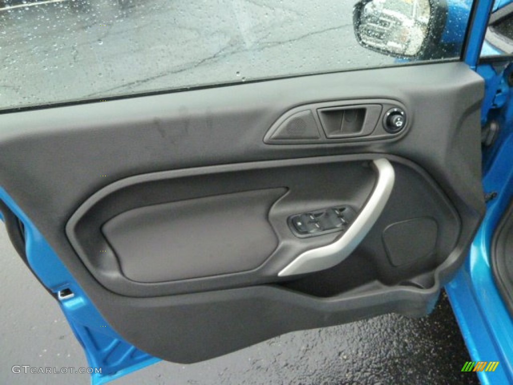 2012 Ford Fiesta SE Hatchback Charcoal Black/Blue Door Panel Photo #58548805