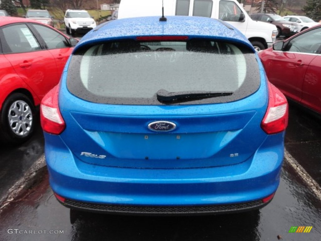 2012 Focus SE 5-Door - Blue Candy Metallic / Charcoal Black photo #3