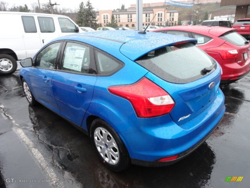 2012 Focus SE 5-Door - Blue Candy Metallic / Charcoal Black photo #4