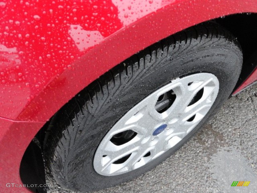 2012 Focus SE Sedan - Red Candy Metallic / Charcoal Black photo #7