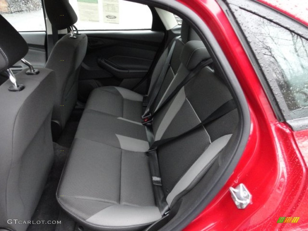 2012 Focus SE Sedan - Red Candy Metallic / Charcoal Black photo #9