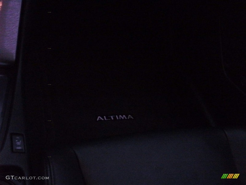 2011 Altima 2.5 SL - Super Black / Charcoal photo #19
