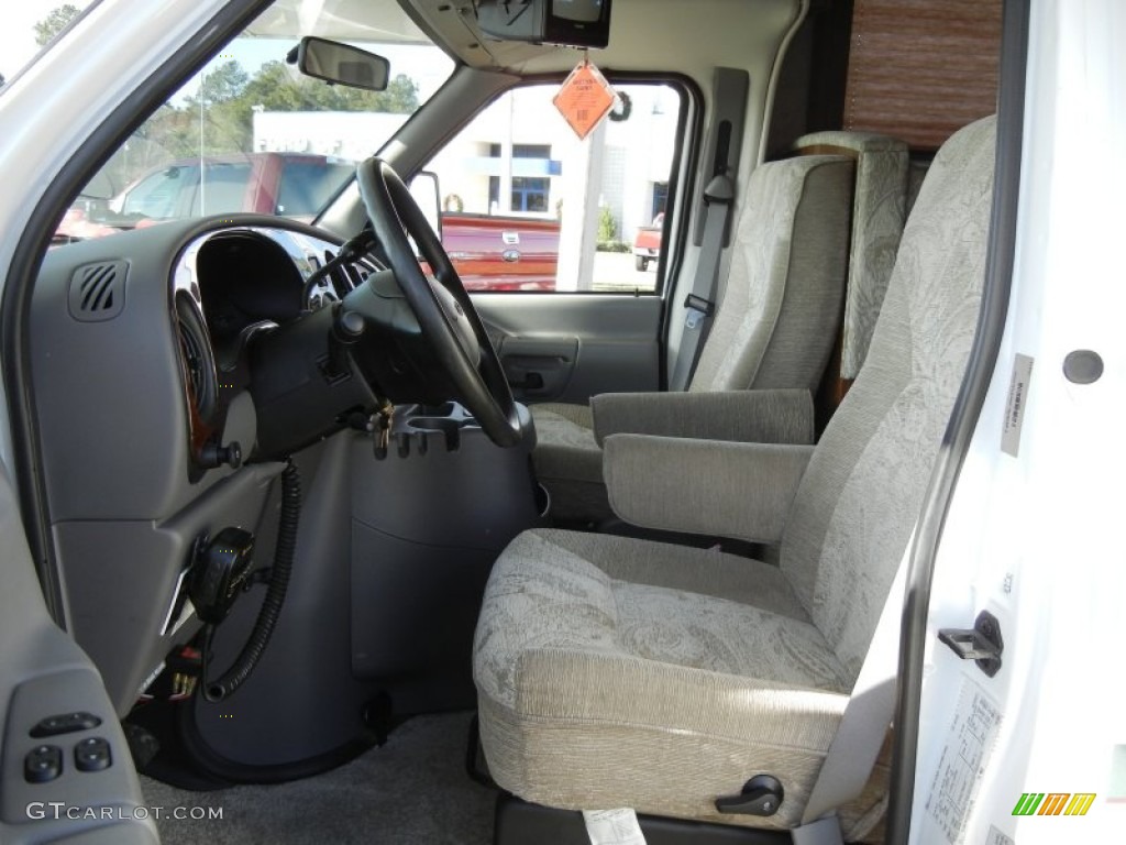 Medium Parchment Interior 2000 Ford E Series Cutaway E450 Recreational Vehicle Photo #58554220