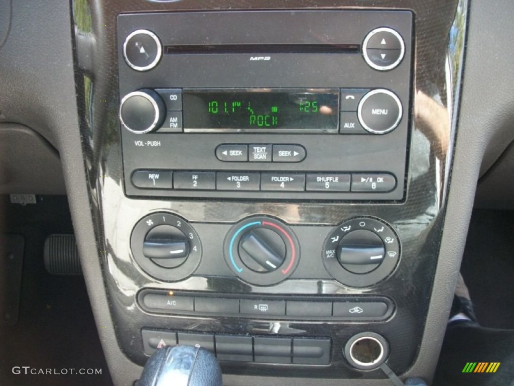 2009 Ford Taurus X SEL Controls Photo #58560379