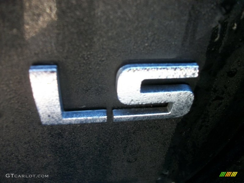2010 Equinox LS - Black / Jet Black/Light Titanium photo #4