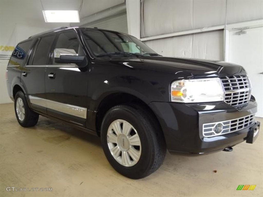 2010 Navigator  - Tuxedo Black Metallic / Charcoal Black photo #3