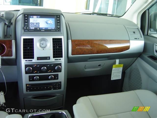 2008 Town & Country Touring Signature Series - Clearwater Blue Pearlcoat / Medium Slate Gray/Light Shale photo #16