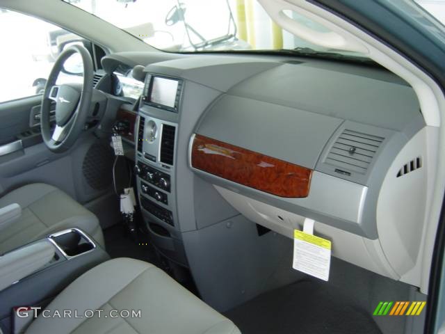 2008 Town & Country Touring Signature Series - Clearwater Blue Pearlcoat / Medium Slate Gray/Light Shale photo #17