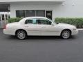 2007 White Chocolate Tri-Coat Lincoln Town Car Signature  photo #2