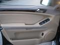 Obsidian Black Metallic - GL 550 4Matic Photo No. 8