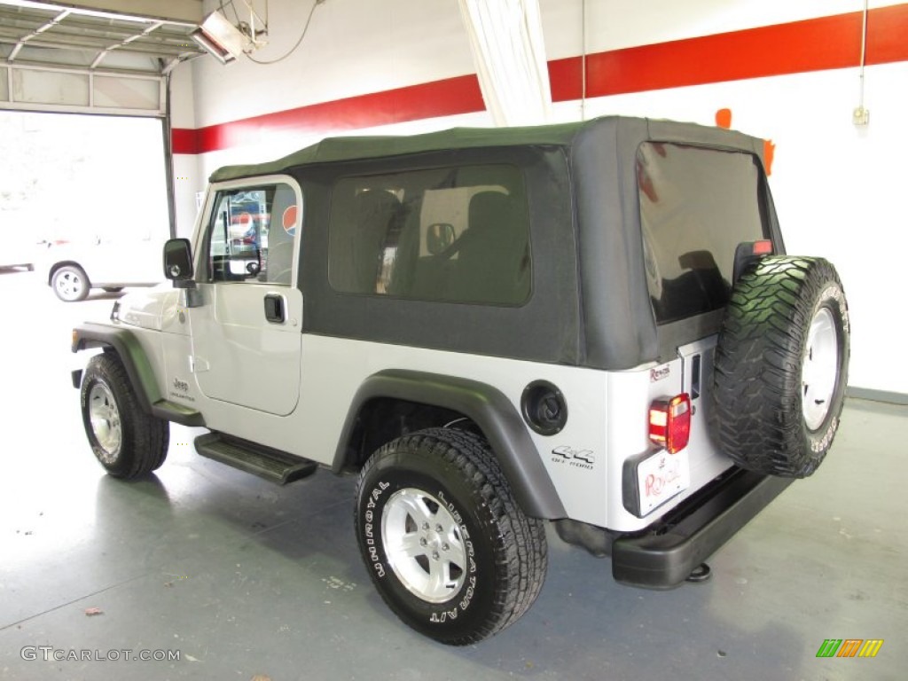 2004 Wrangler Unlimited 4x4 - Bright Silver Metallic / Dark Slate Gray photo #2