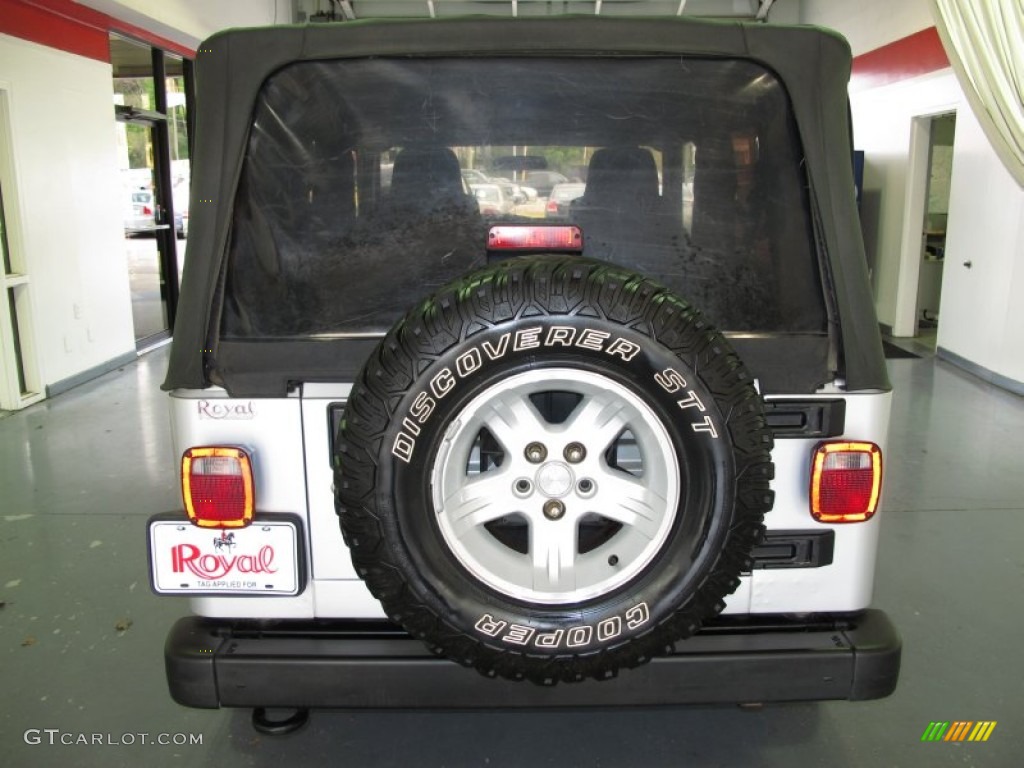 2004 Wrangler Unlimited 4x4 - Bright Silver Metallic / Dark Slate Gray photo #3