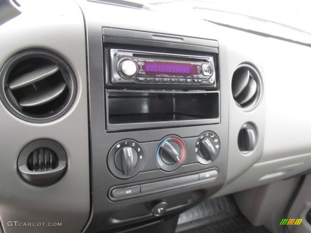 2005 F150 STX SuperCab 4x4 - Black / Medium Flint Grey photo #19