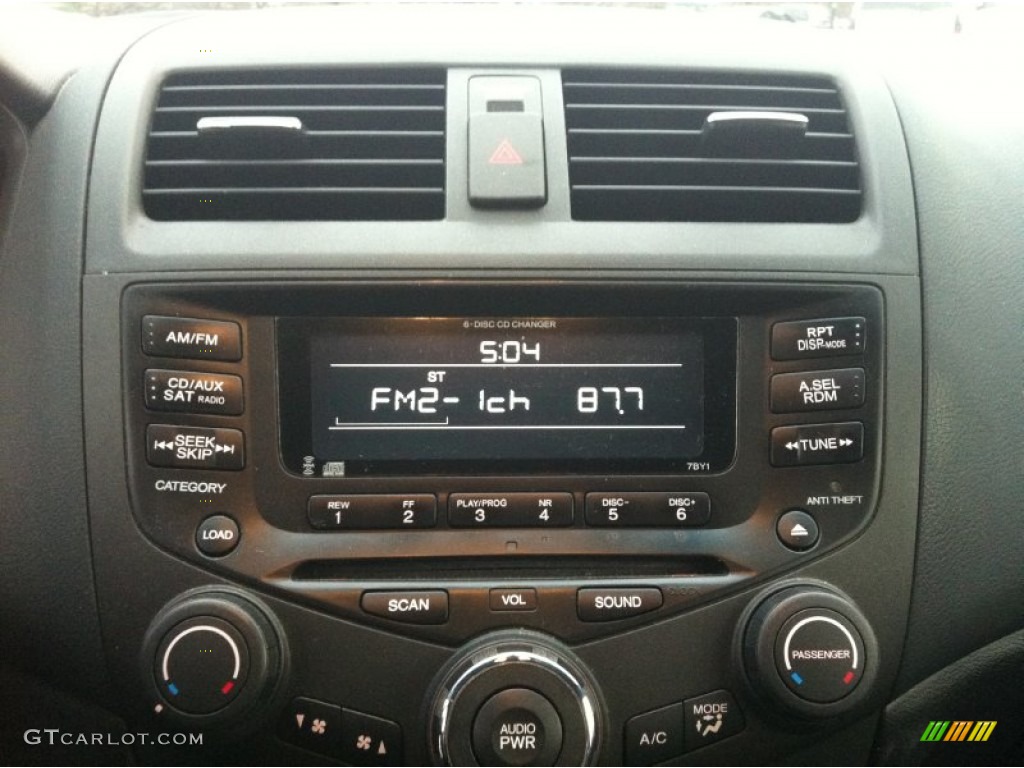 2004 Honda Accord EX-L Coupe Audio System Photo #58593171