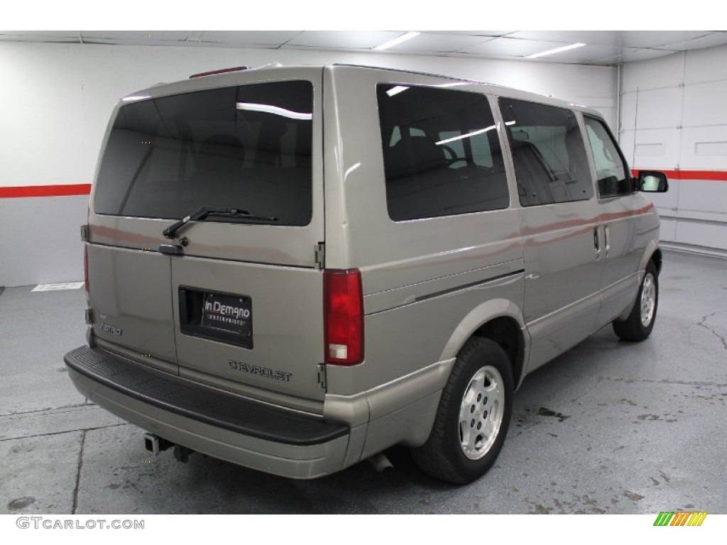 2004 Astro LS Passenger Van - Light Pewter Metallic / Medium Gray photo #25