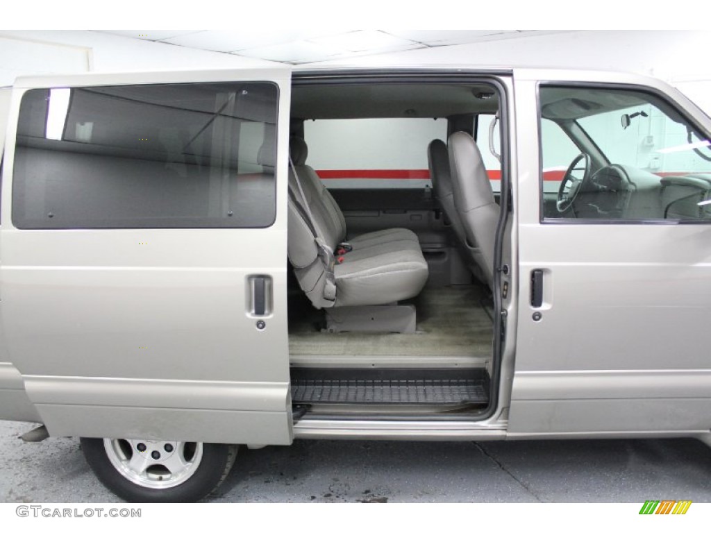 Medium Gray Interior 2004 Chevrolet Astro LS Passenger Van Photo #58600326