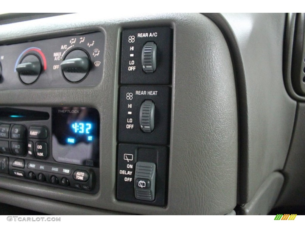 2004 Chevrolet Astro LS Passenger Van Controls Photo #58600455